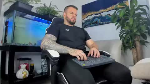 Snapshot of johnnygrayson_ chatting on June 2026 01:30:01 AM JOHNNY online show from June 2026 01:30:01 AM
