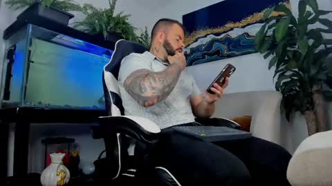 Snapshot of johnnygrayson_ chatting on July 2026 01:07:02 AM JOHNNY online show from July 2026 01:07:02 AM