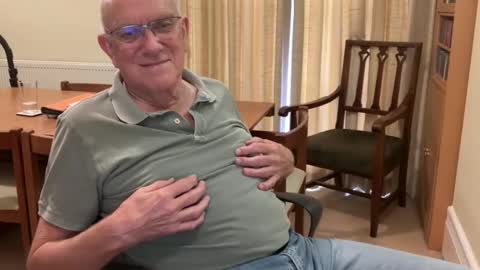 johnsenior41 online show from October 2025 11:43:01 AM