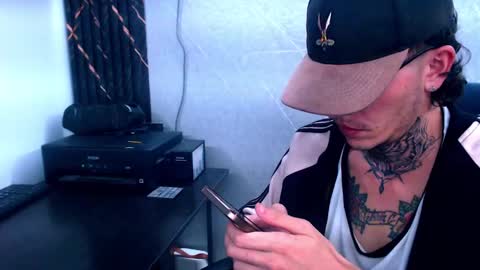 Snapshot of johnsonisaac94_ chatting on February 2025 08:33:02 AM johnsonisaac94  online show from February 2025 08:33:02 AM