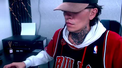 Snapshot of johnsonisaac94_ chatting on February 2025 04:42:02 AM johnsonisaac94  online show from February 2025 04:42:02 AM