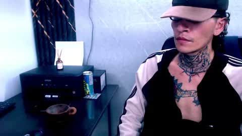 Snapshot of johnsonisaac94_ chatting on February 2025 07:50:01 AM johnsonisaac94  online show from February 2025 07:50:01 AM