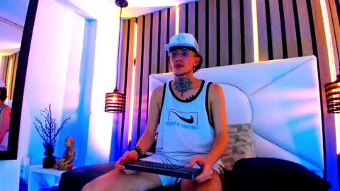 Snapshot of johnsonisaac94_ chatting on October 2025 03:06:01 AM johnsonisaac94  online show from October 2025 03:06:01 AM