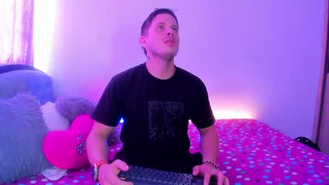 johnycooper08 online show from July 2026 01:36:02 PM