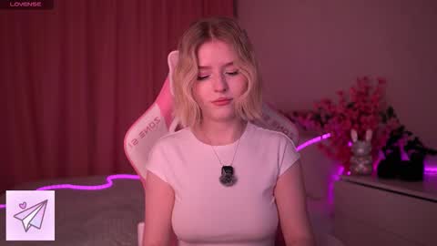 Paula online show from March 2026 11:34:01 PM