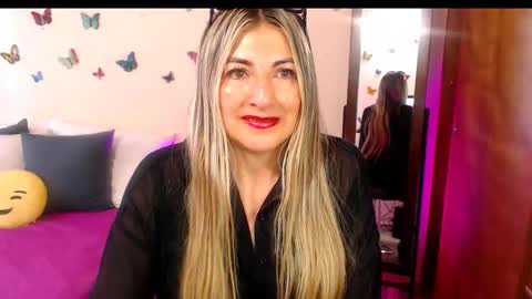 Jolie Mature online show from November 2025 08:09:02 PM