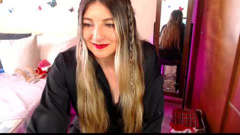 Jolie Mature online show from April 2026 08:15:02 PM