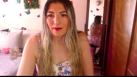 Jolie Mature online show from April 2026 07:48:01 PM