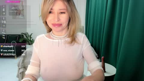 Snapshot of jolie_ozolla chatting on March 2025 11:29:02 AM Jolie Ozolla online show from March 2025 11:29:02 AM