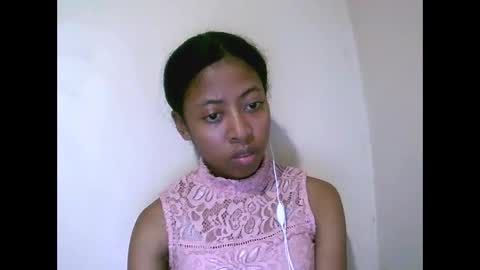 Snapshot of joliekah27 chatting on May 2026 09:33:01 PM joliekah27 online show from May 2026 09:33:01 PM
