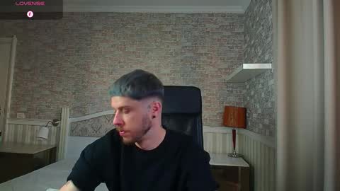 Snapshot of jonahshaw chatting on June 2026 04:19:01 AM JonahShaw online show from June 2026 04:19:01 AM