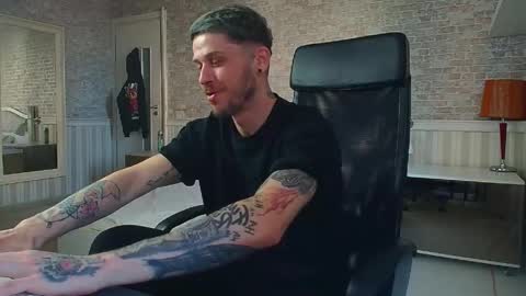 Snapshot of jonahshaw chatting on June 2026 04:13:02 AM JonahShaw online show from June 2026 04:13:02 AM