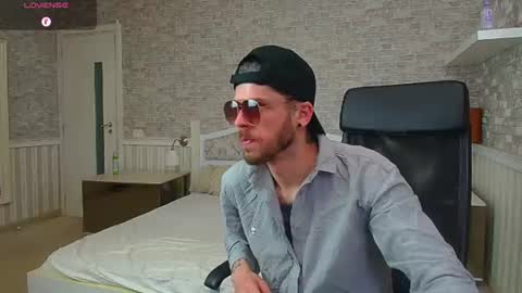 Snapshot of jonahshaw chatting on June 2026 04:13:01 AM JonahShaw online show from June 2026 04:13:01 AM