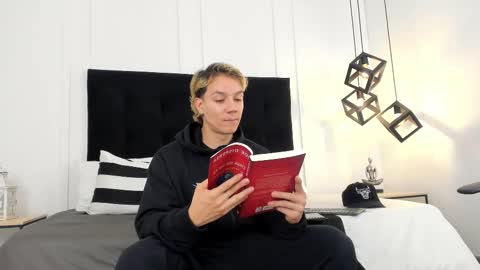 Jonathan Danielss  online show from February 2025 11:51:01 AM