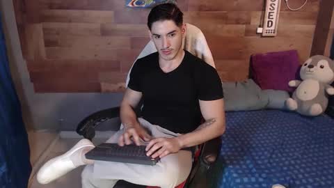 jonathancast08 online show from December 2025 10:15:01 PM