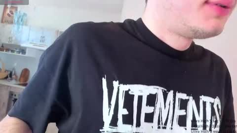 jonhy_merlin online show from April 2026 01:49:01 PM