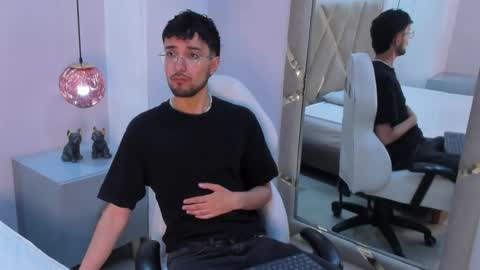 JonnyGreey online show from November 2025 06:35:01 PM