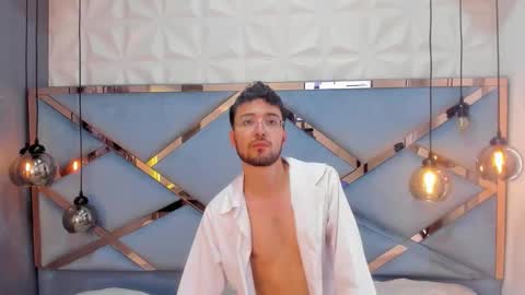 JonnyGreey online show from November 2025 07:24:02 PM