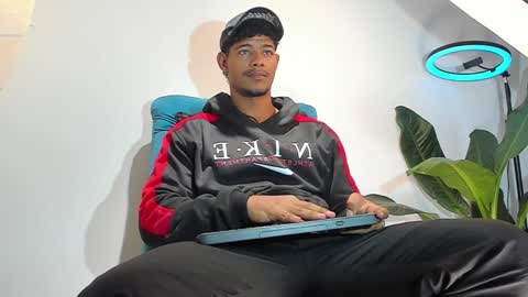 Snapshot of jordanparis chatting on January 2025 12:33:01 AM JordanParis online show from January 2025 12:33:01 AM