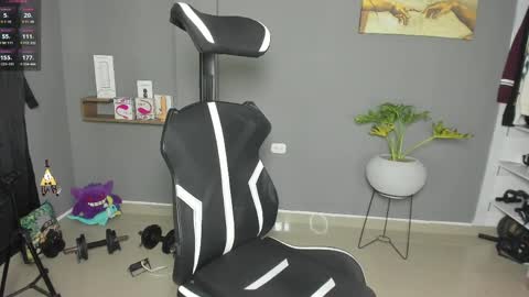 JordanRossie online show from April 2026 08:39:01 PM