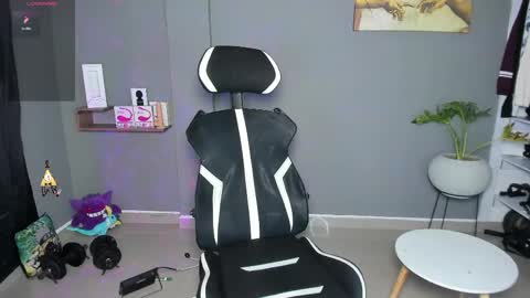 JordanRossie online show from April 2026 10:41:02 PM