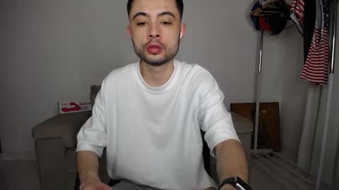 josezaens_ online show from October 2025 09:34:01 PM