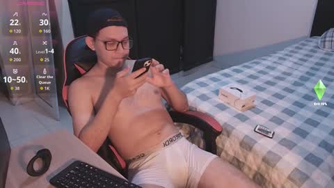 Snapshot of josh_18cm chatting on October 2025 10:45:01 AM josh_18cm online show from October 2025 10:45:01 AM