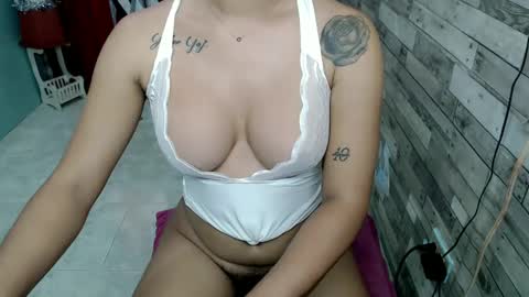 Snapshot of joycum_xxx chatting on December 2024 01:01:02 AM JOY in your heart online show from December 2024 01:01:02 AM