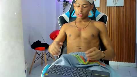juan_contreras7 online show from September 2025 12:20:01 PM