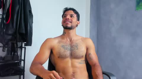 Snapshot of juanbladde chatting on May 2026 04:03:01 PM Juan Esteban online show from May 2026 04:03:01 PM