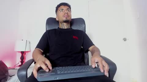 juancamilo66_ online show from March 2026 06:55:02 PM