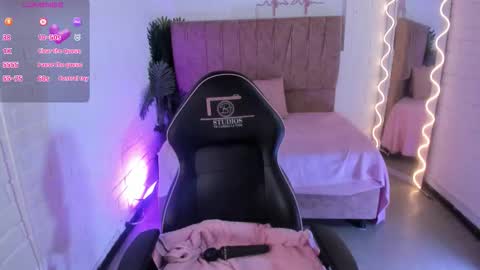 Snapshot of juanita_tay chatting on November 2025 11:43:02 AM JUANITA online show from November 2025 11:43:02 AM