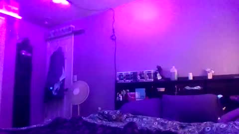 Juiceepawwg420 online show from June 2026 01:33:01 PM