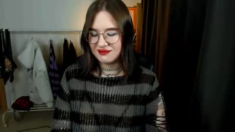 Snapshot of juicy_burrito chatting on January 2026 04:22:01 PM Bella online show from January 2026 04:22:01 PM