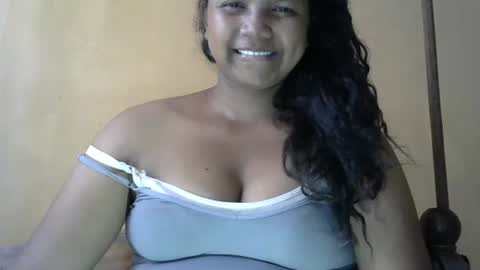 Snapshot of juicy_pretty chatting on October 2025 11:03:01 AM stellah online show from October 2025 11:03:01 AM