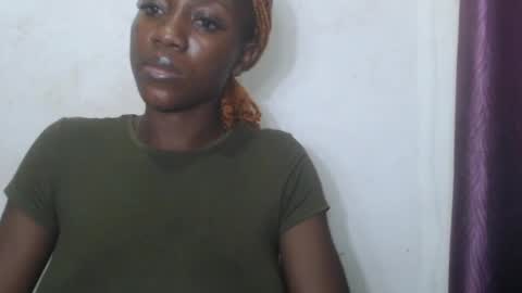 Snapshot of juicyberryx chatting on June 2026 01:28:02 AM queen online show from June 2026 01:28:02 AM
