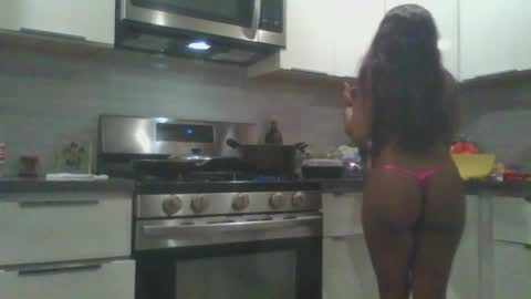 Snapshot of juicyexotic chatting on November 2025 09:52:01 AM JuicyExotic online show from November 2025 09:52:01 AM