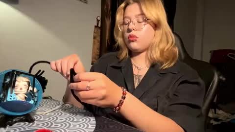 Snapshot of julenecappel chatting on March 2026 02:13:02 PM Elvia online show from March 2026 02:13:02 PM