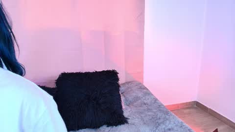 Jules and Gia online show from November 2025 07:04:01 PM