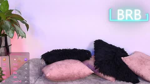 Jules and Gia online show from April 2026 04:39:01 PM