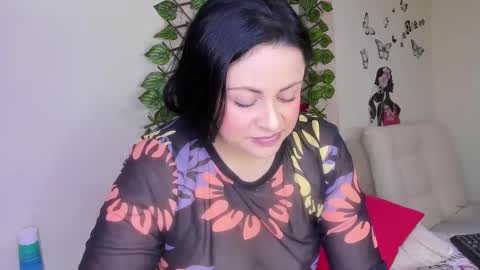 Juli online show from October 2025 04:49:02 PM