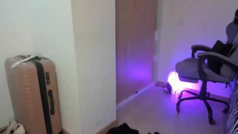 juli_santos_22 online show from February 2025 07:30:01 PM