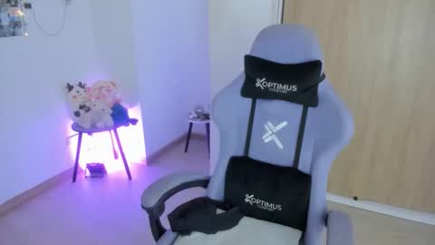 juli_santos_22 online show from October 2025 05:55:01 PM