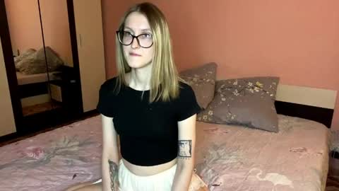 julia_charm online show from May 2026 04:13:02 PM