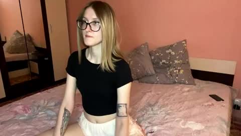 julia_charm online show from May 2026 04:15:01 PM