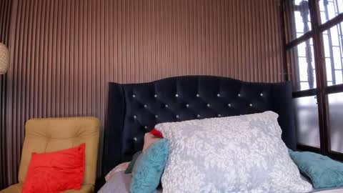 Julia online show from November 2025 08:21:02 PM