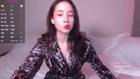 Julia online show from November 2025 05:02:01 PM