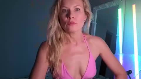 julia_giulia online show from September 2025 12:43:01 AM