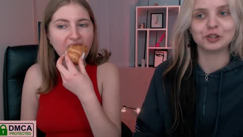 Julia  online show from December 2024 08:28:02 PM