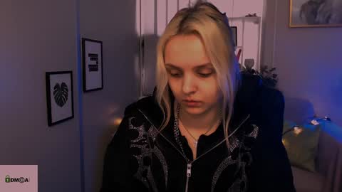 Julia  online show from January 2025 10:37:02 AM